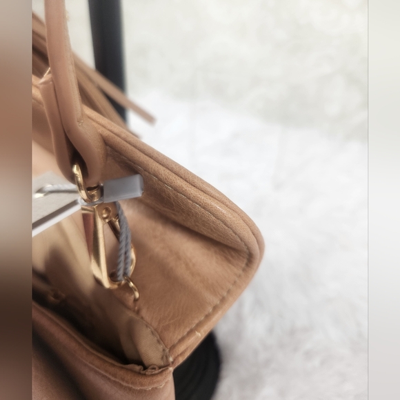 NWT Calin Collection Vegan Tan Crossbody or Clutch - Picture 4 of 8